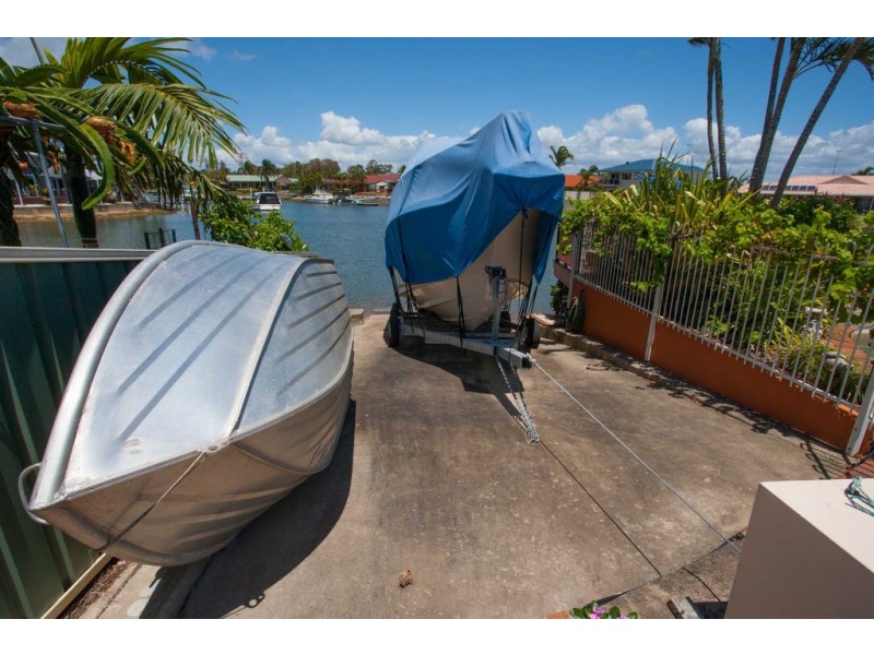 10 Eagle Court, Newport QLD 4020