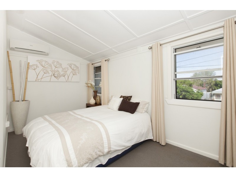 24 Hardiman Street, Woody Point QLD 4019