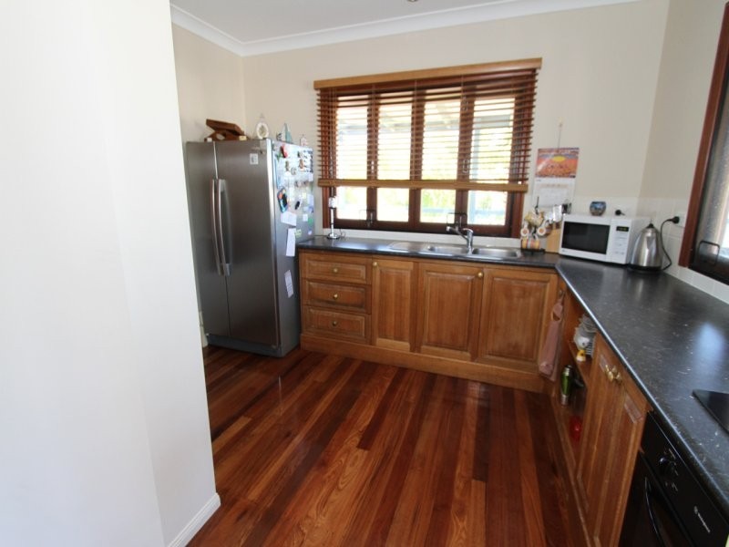 6 Arthur Street, Woody Point QLD 4019