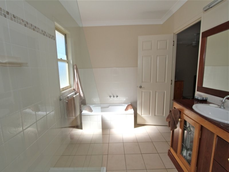 6 Arthur Street, Woody Point QLD 4019