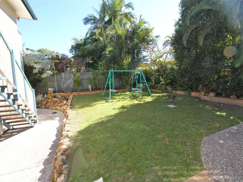 6 Arthur Street, Woody Point QLD 4019