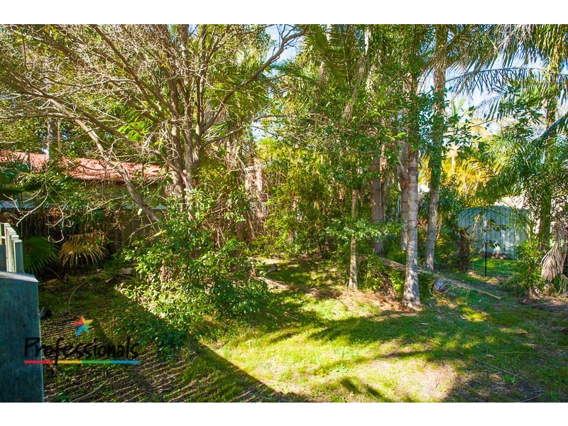 33 Bramble Street, Woody Point QLD 4019