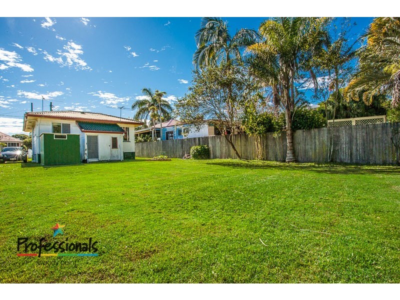 33 Bramble Street, Woody Point QLD 4019