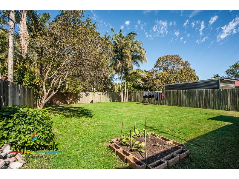 33 Bramble Street, Woody Point QLD 4019