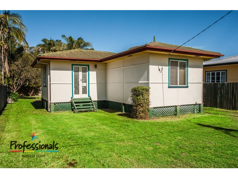 33 Bramble Street, Woody Point QLD 4019