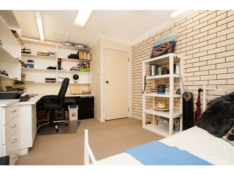 1 Creek Street, Redcliffe QLD 4020