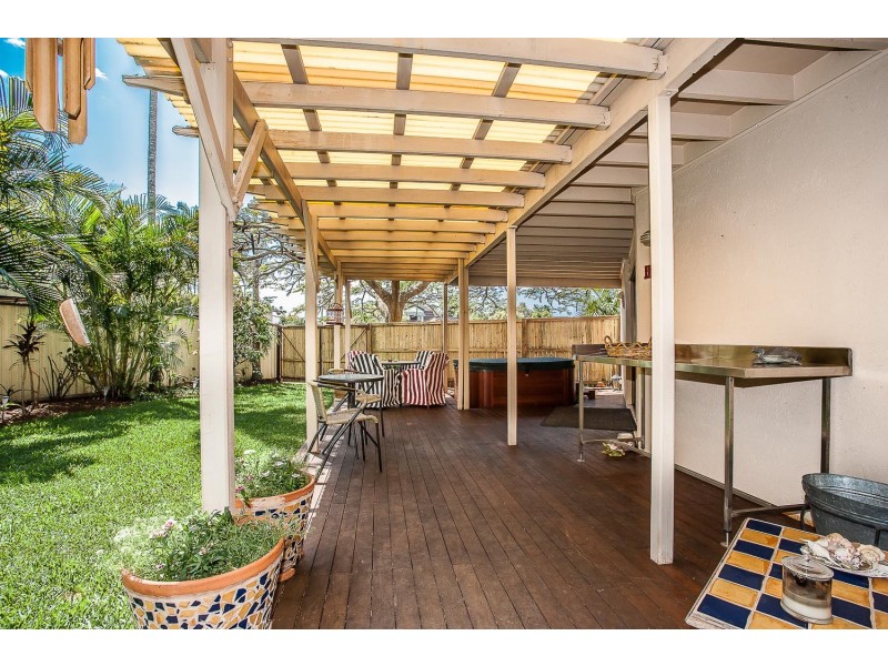 9 Gretel Court, Newport QLD 4020