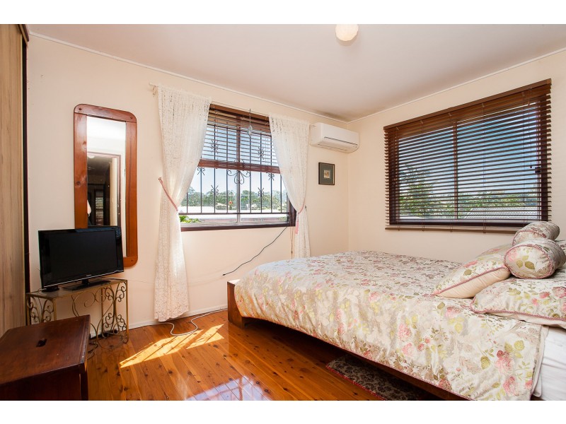 90 Griffith Road, Scarborough QLD 4020