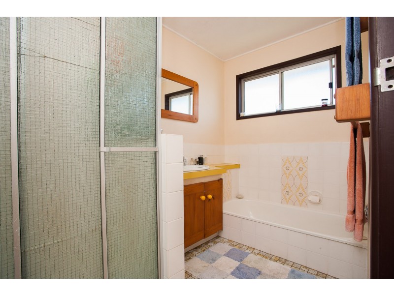 90 Griffith Road, Scarborough QLD 4020