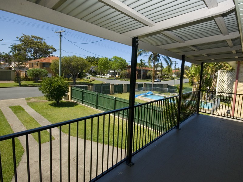 6 View Street, Woody Point QLD 4019