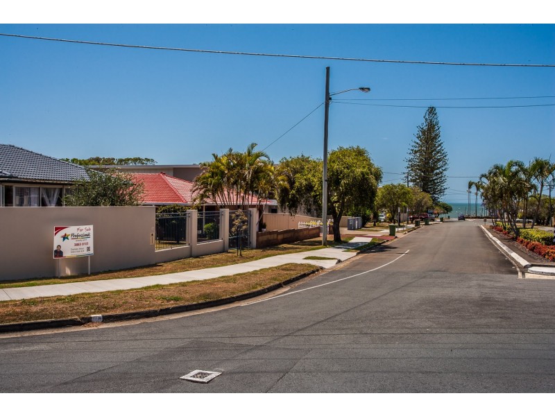 12 Griffith Road, Scarborough QLD 4020