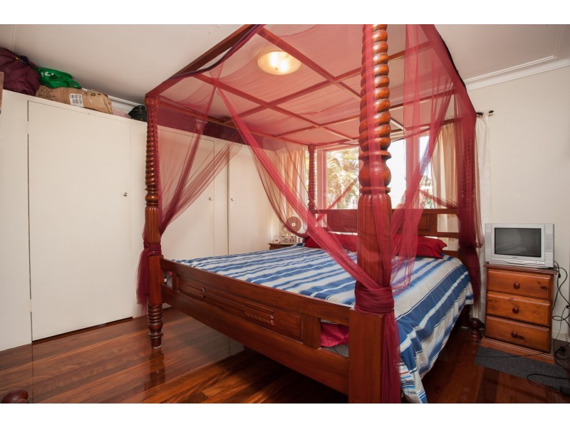 12 Griffith Road, Scarborough QLD 4020