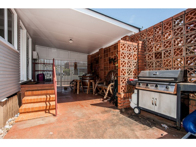 12 Griffith Road, Scarborough QLD 4020