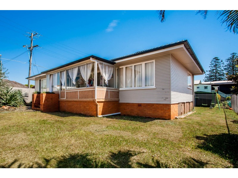 12 Griffith Road, Scarborough QLD 4020