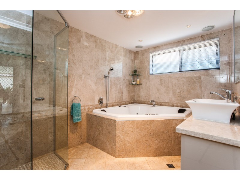 78 King Street, Woody Point QLD 4019