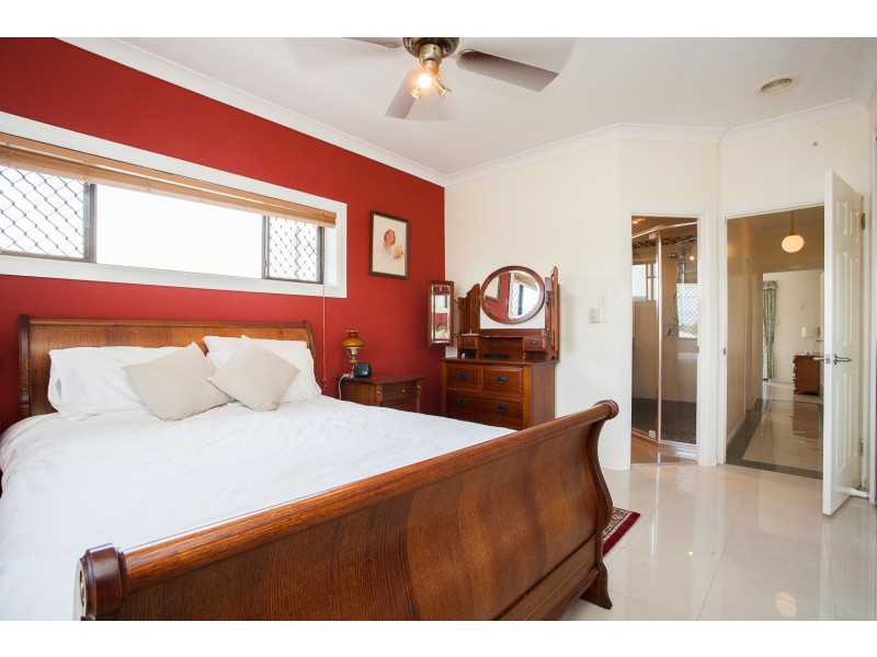 78 King Street, Woody Point QLD 4019