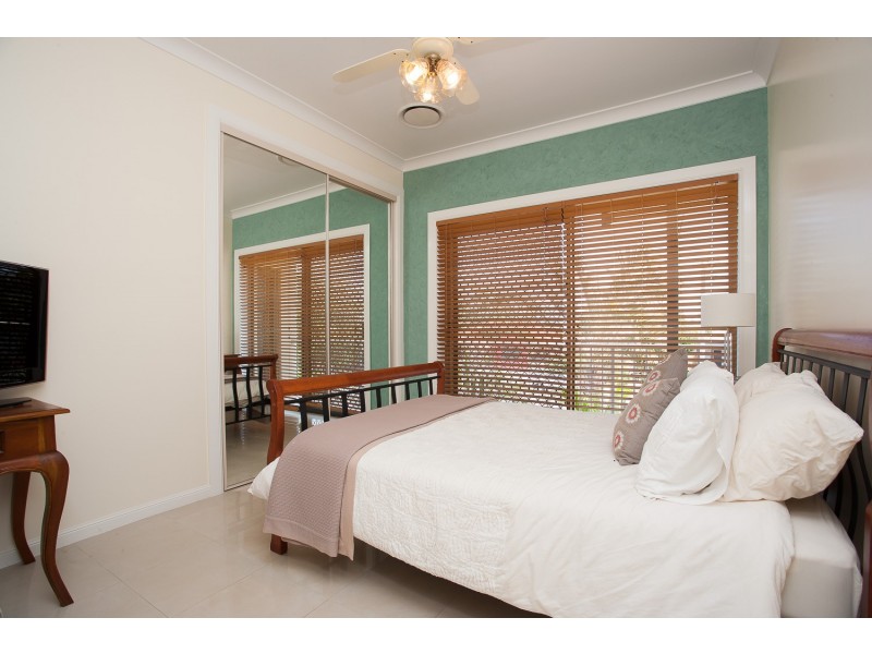 78 King Street, Woody Point QLD 4019