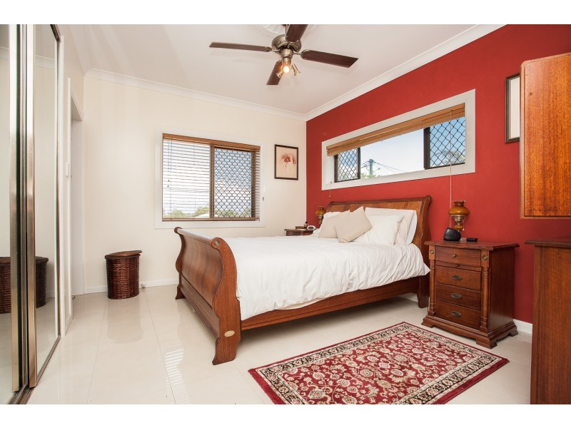 78 King Street, Woody Point QLD 4019