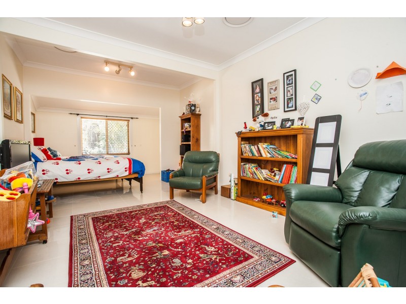 78 King Street, Woody Point QLD 4019