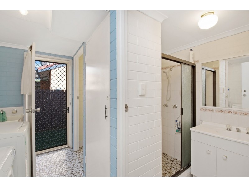 2/124 Hornibrook Esplanade, Clontarf QLD 4019