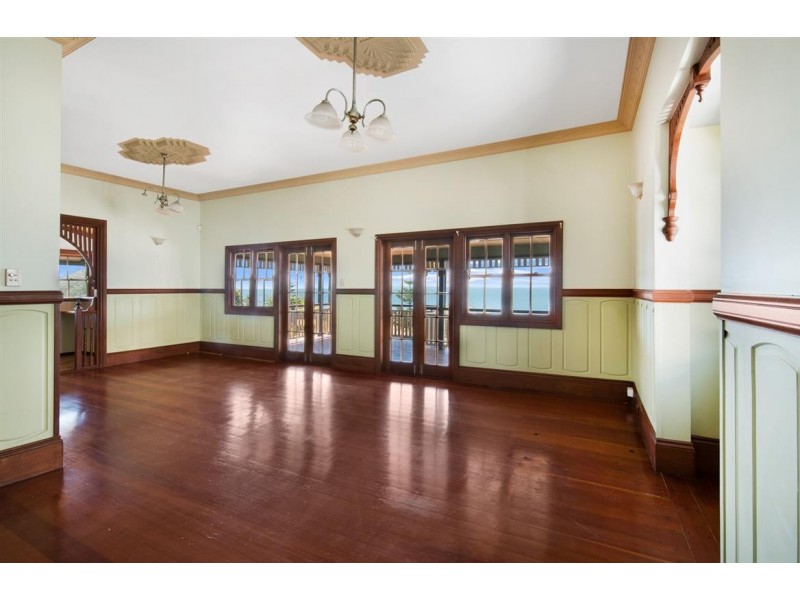 125 Flinders Parade, Scarborough QLD 4020