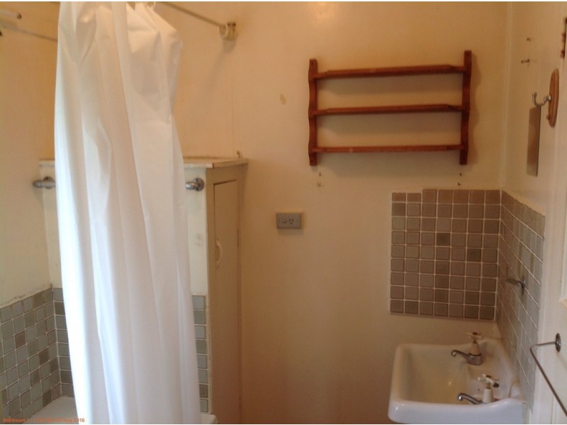 2/144 MacDonnell Road, Margate QLD 4019