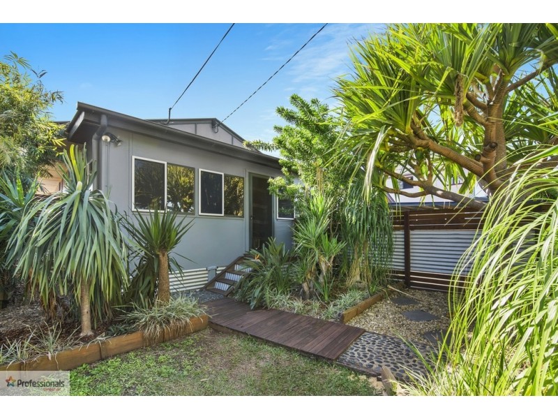 19 Inglis Street, Woody Point QLD 4019