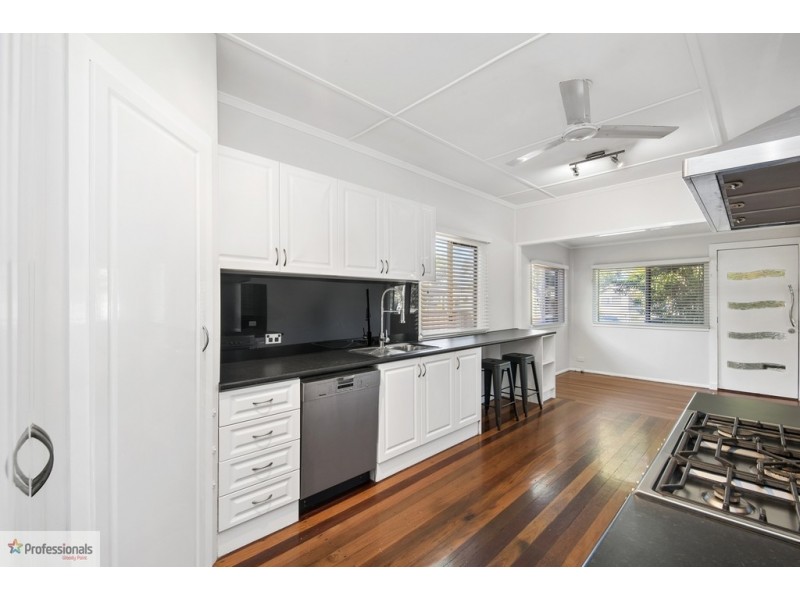 19 Inglis Street, Woody Point QLD 4019