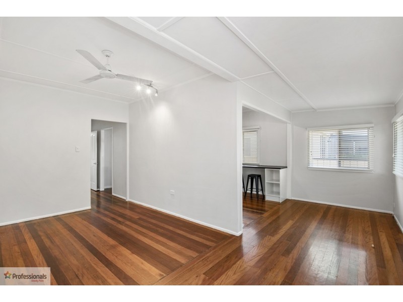 19 Inglis Street, Woody Point QLD 4019