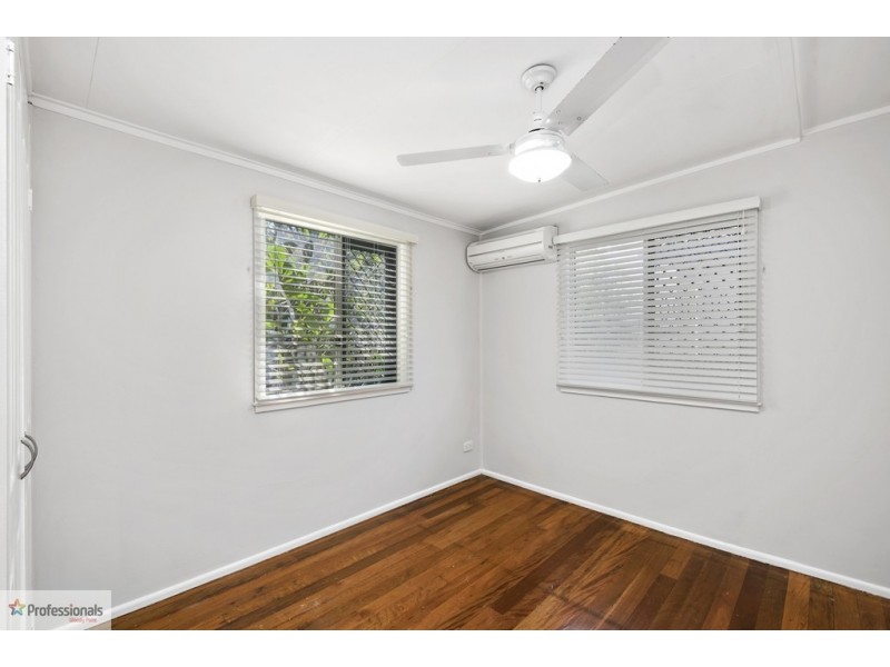 19 Inglis Street, Woody Point QLD 4019