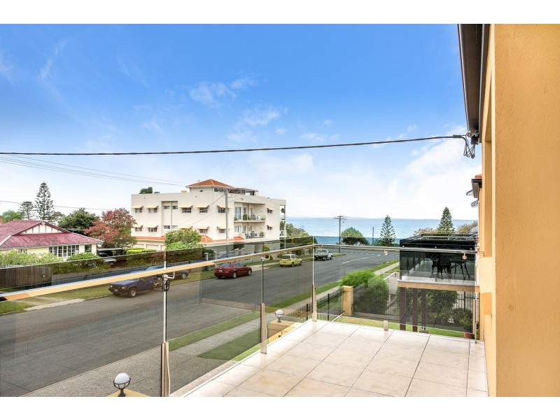 2/3 Annie Street, Woody Point QLD 4019