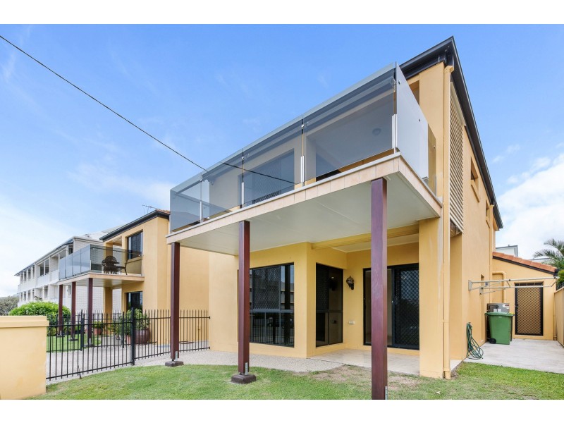2/3 Annie Street, Woody Point QLD 4019