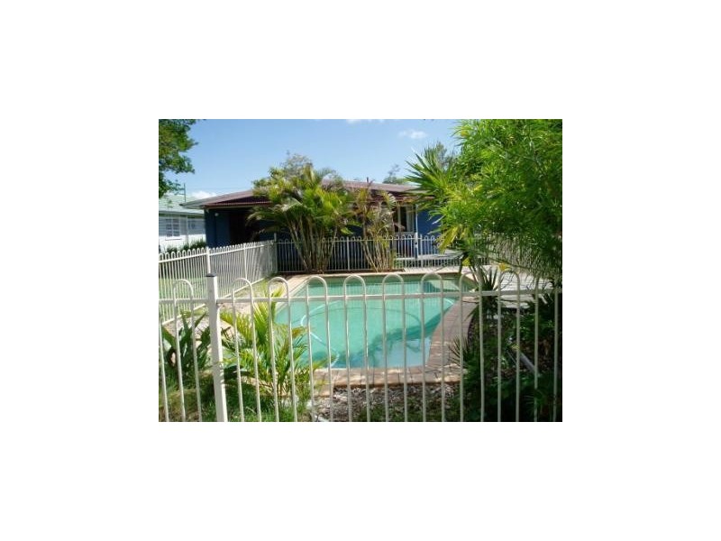 10 Armstrong street, Clontarf QLD 4019