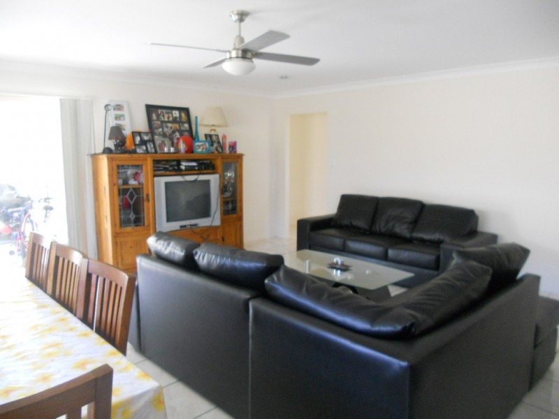 4 Lee Court, Rothwell QLD 4022