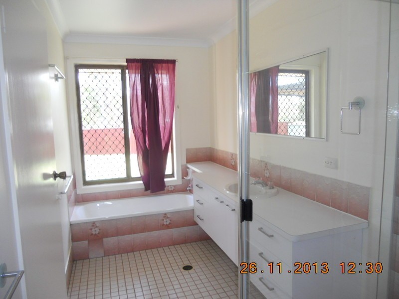 76 Cambridge Street, Rothwell QLD 4022