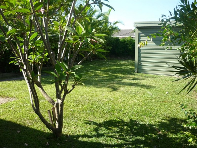 19 Inglis Street, Woody Point QLD 4019