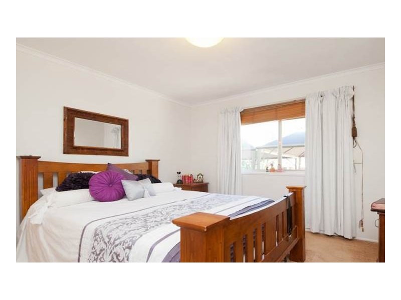 1 Pownall Crescent, Margate QLD 4019