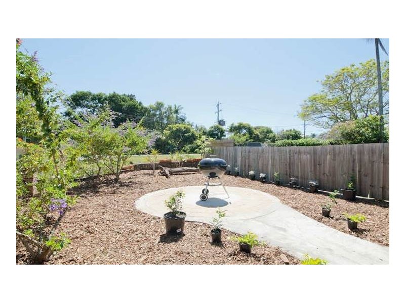 1 Pownall Crescent, Margate QLD 4019
