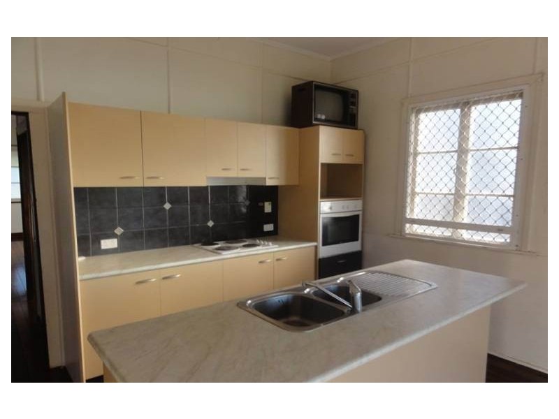 52 Anzac Avenue, Redcliffe QLD 4020