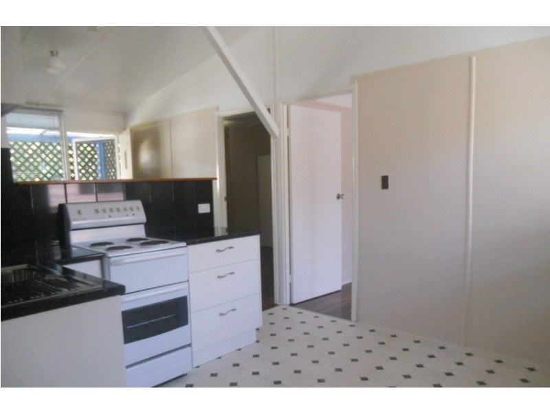 2/68 Deans Street, Margate QLD 4019