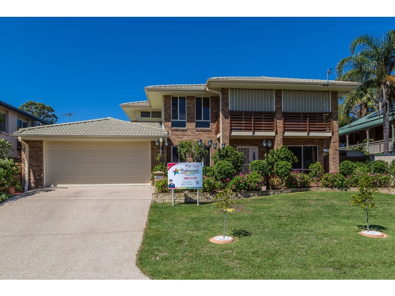 4 Lucas Street, Scarborough QLD 4020
