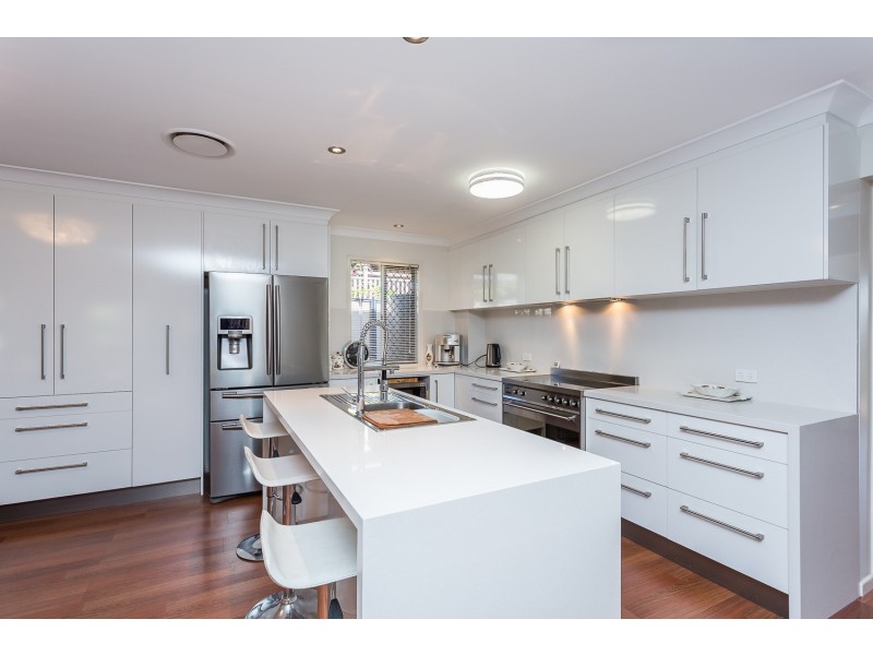 4 Lucas Street, Scarborough QLD 4020