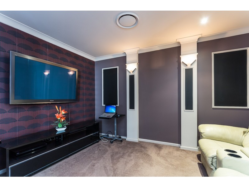 4 Lucas Street, Scarborough QLD 4020