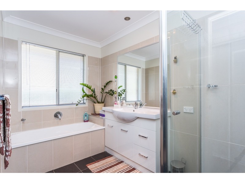 4 Lucas Street, Scarborough QLD 4020