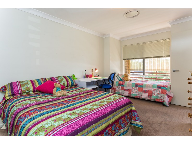 4 Lucas Street, Scarborough QLD 4020
