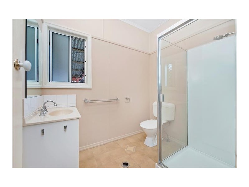 16 Bramble Street, Woody Point QLD 4019