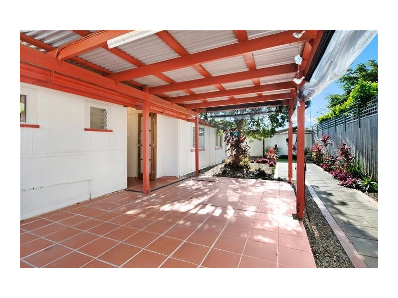 16 Bramble Street, Woody Point QLD 4019