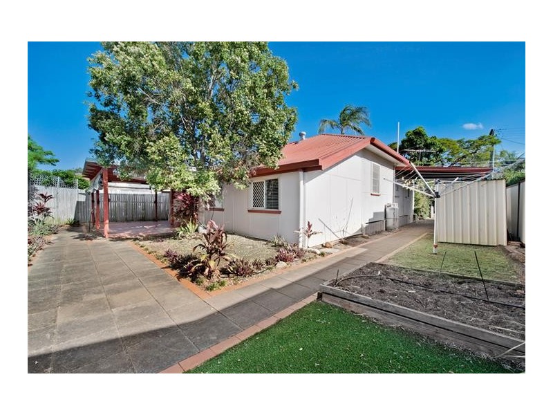 16 Bramble Street, Woody Point QLD 4019