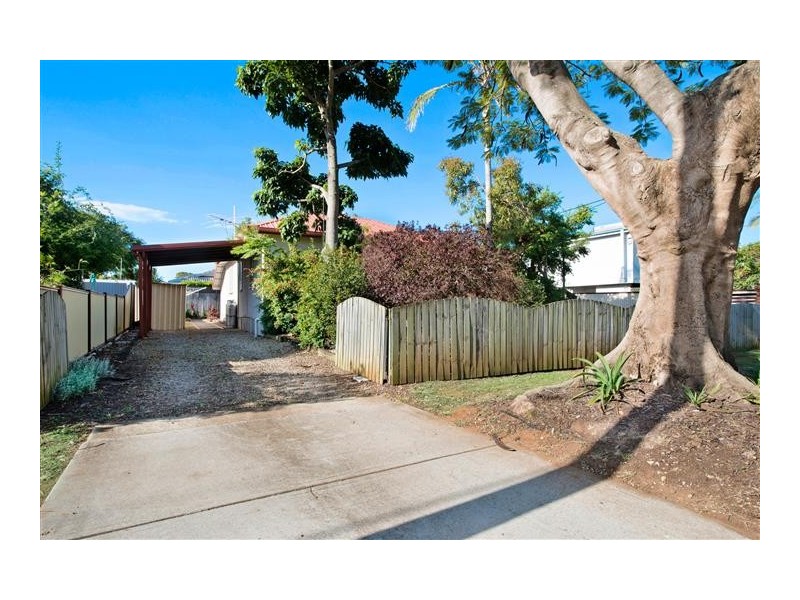 16 Bramble Street, Woody Point QLD 4019