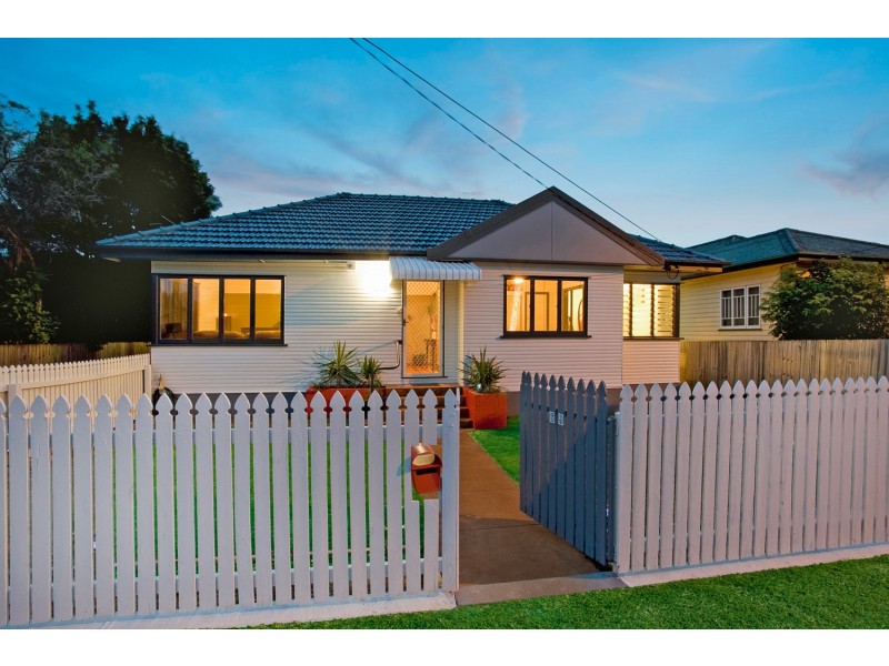 69 King Street, Woody Point QLD 4019